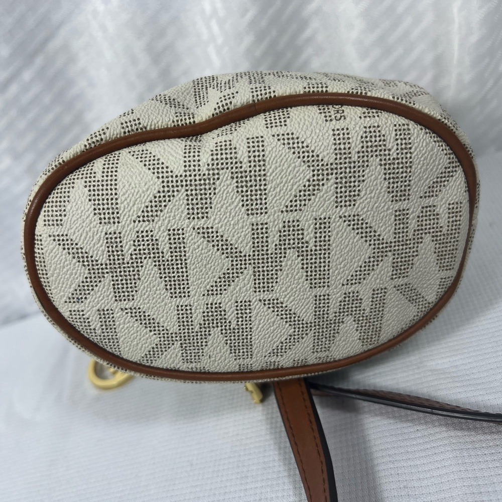 4244: Michael Kors Frankie Signature MK Bucket Bag Vanilla Acorn - Picture 5 of 13